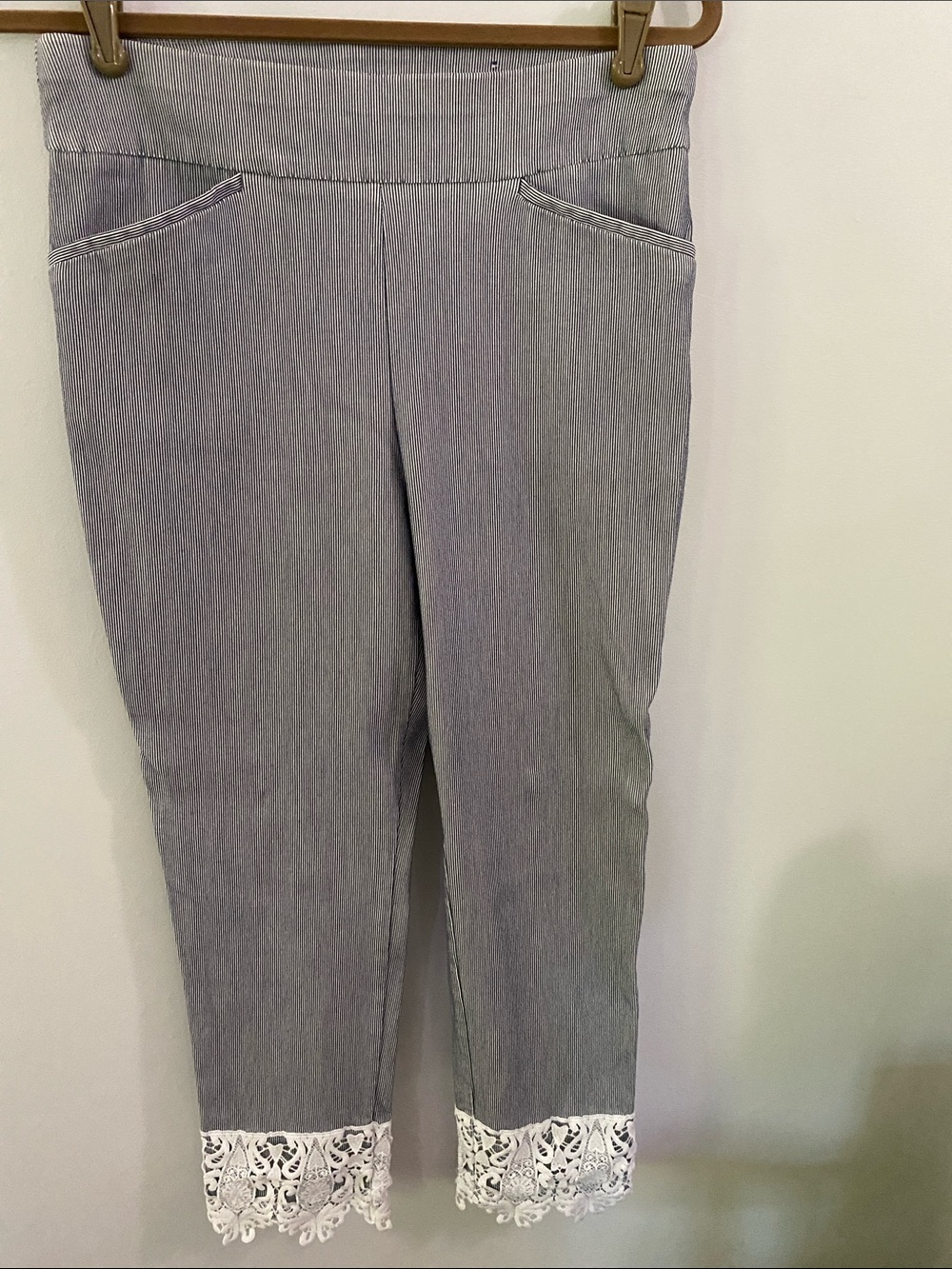 3/$15 Chico's blue/white

Cropped Pants with White Lace Trim
